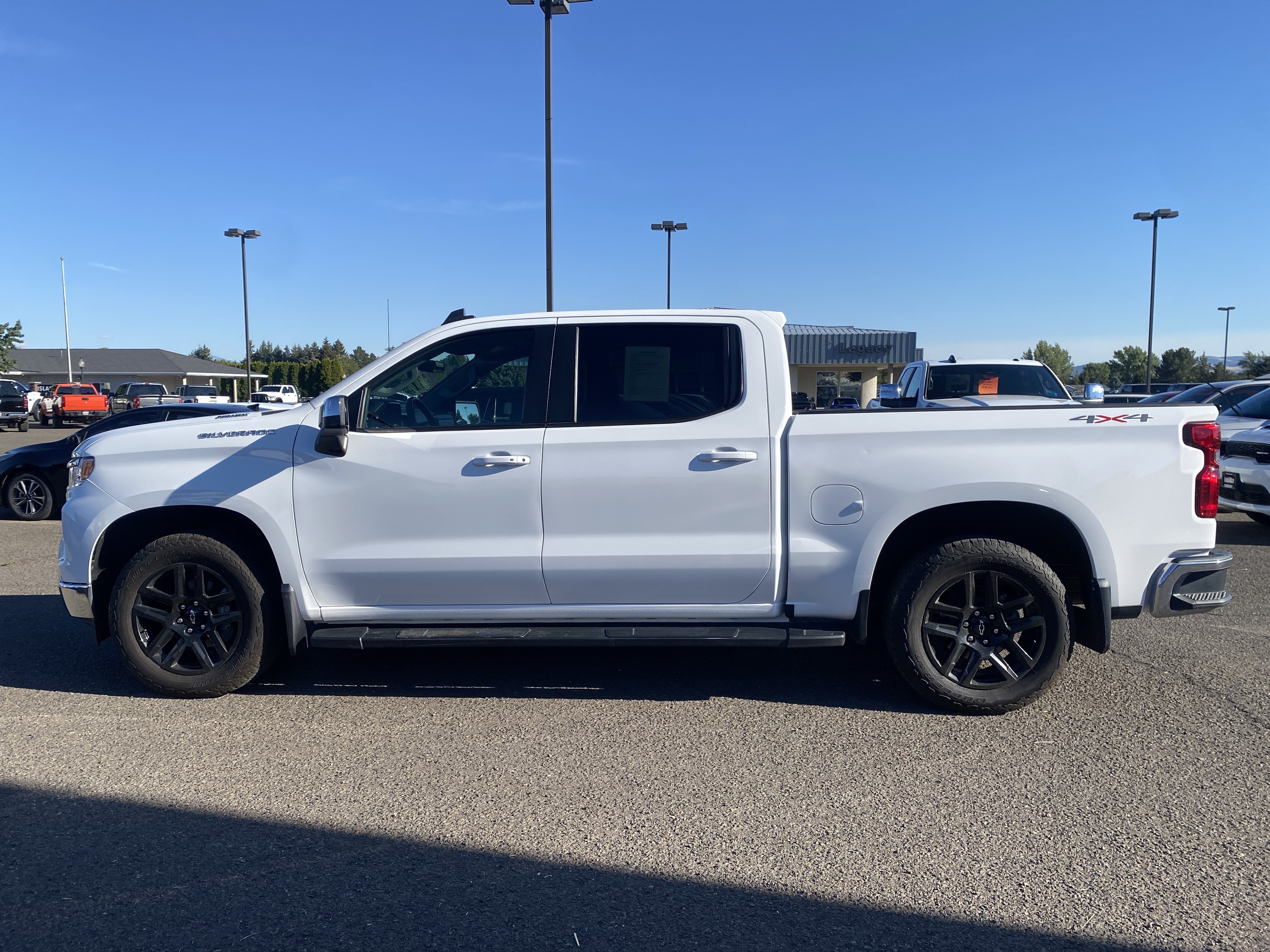 Used 2024 Chevrolet Silverado 1500 LT w/ Convenience Package II AWD/4WD image 6