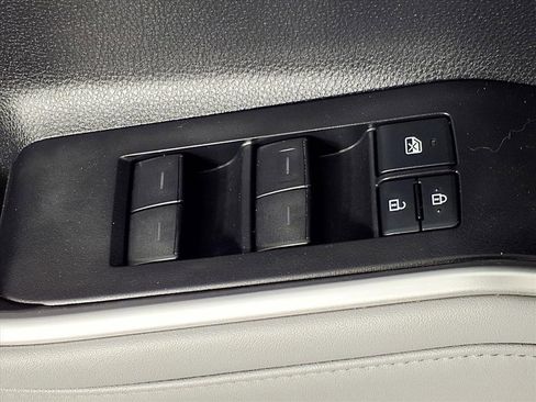 Used 2021 Toyota Highlander XLE image 15