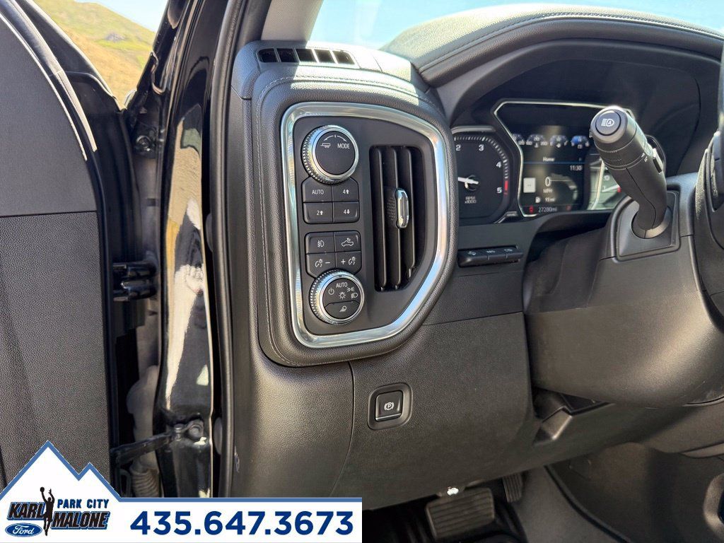 Used 2022 GMC Sierra 2500 Denali w/ Denali Black Diamond Edition AWD/4WD image 18