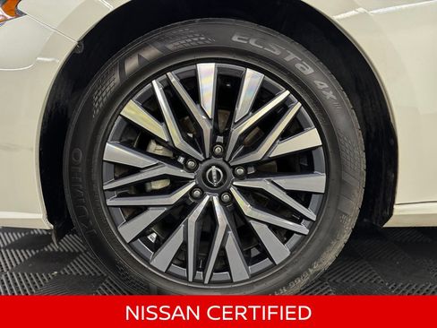 Certified 2025 Nissan Altima 2.5 SV FWD image 12
