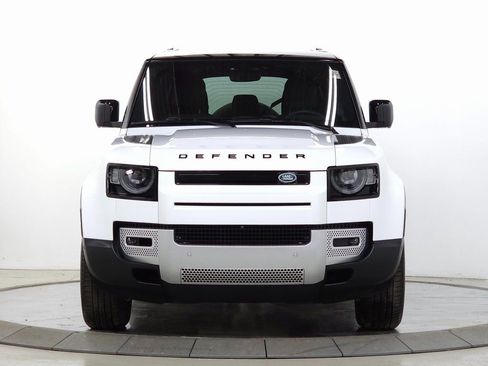 Used 2025 Land Rover Defender 110 S image 11