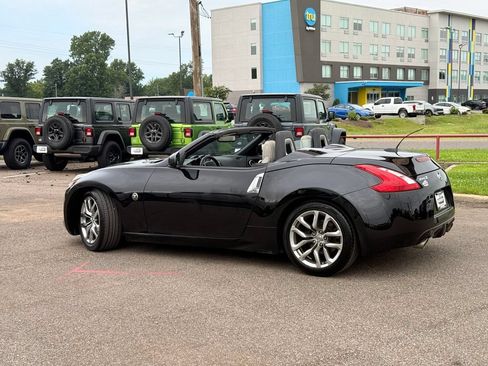 Used 2011 Nissan 370Z Touring RWD image 18