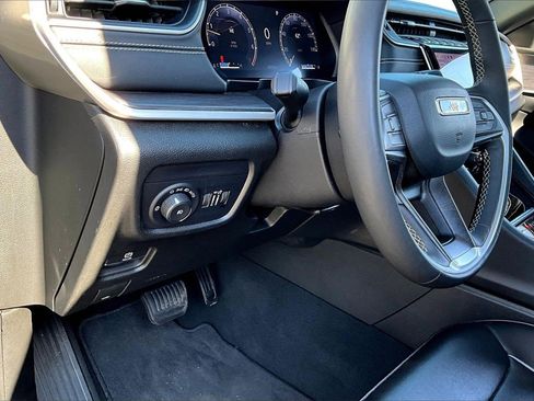 Certified 2024 Jeep Grand Cherokee Limited image 18