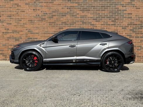 Used 2022 Lamborghini Urus image 2