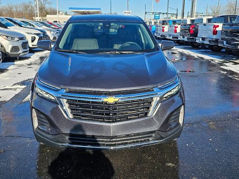 Used 2023 Chevrolet Equinox LT image 2