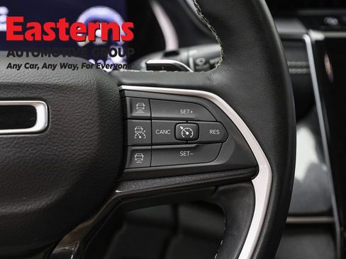 Used 2022 Jeep Grand Cherokee L Laredo w/ Luxury Tech Group I AWD/4WD image 16
