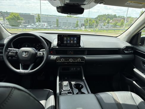 Used 2025 Honda Pilot EX-L image 27