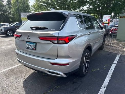 Used 2024 Mitsubishi Outlander SE AWD/4WD image 2
