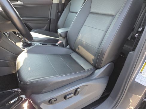 Used 2018 Volkswagen Tiguan SEL AWD/4WD image 31