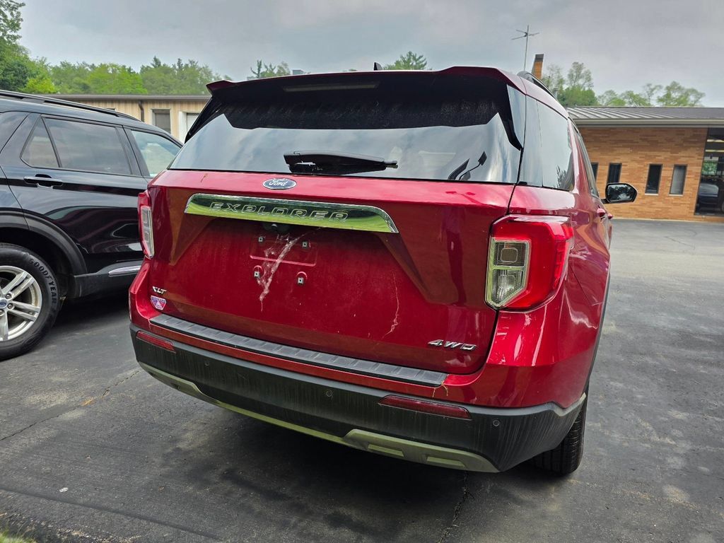 Used 2022 Ford Explorer XLT w/ Equipment Group 202A AWD/4WD image 6