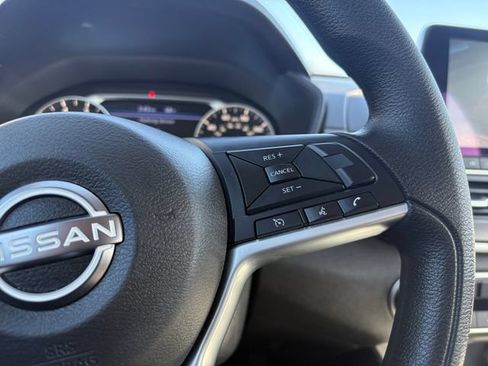 Used 2025 Nissan Altima 2.5 SV FWD image 28