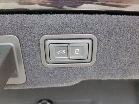 Used 2022 Audi S8 image 13