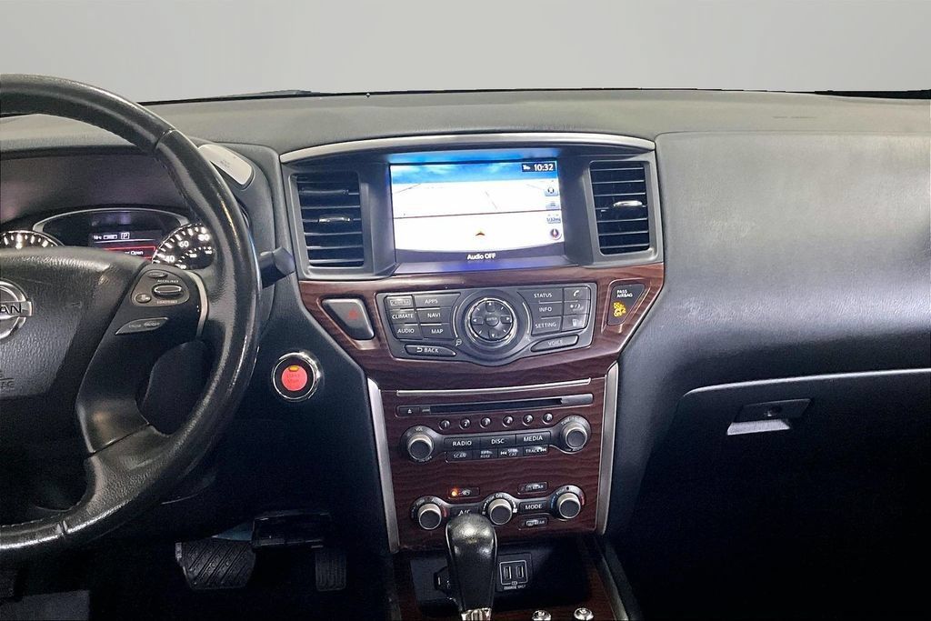 Used 2018 Nissan Pathfinder Platinum AWD/4WD image 9
