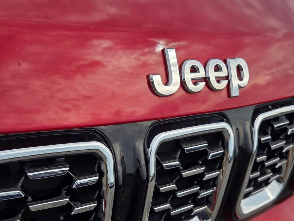 Used 2025 Jeep Compass Limited AWD/4WD image 5