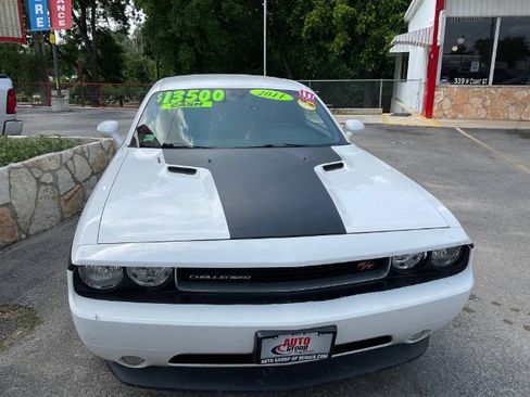 Used 2011 Dodge Challenger R/T RWD image 2