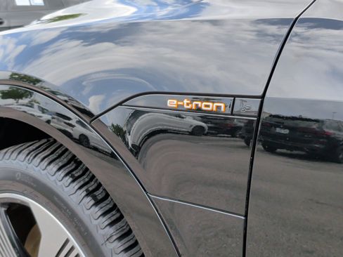 Used 2023 Audi e-tron Premium Plus w/ Premium Plus Package AWD/4WD image 15