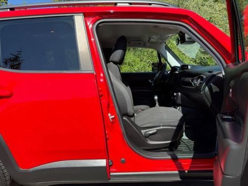 Used 2018 Jeep Renegade Altitude image 26