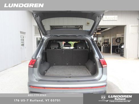 Used 2023 Volkswagen Tiguan SE R-Line image 32