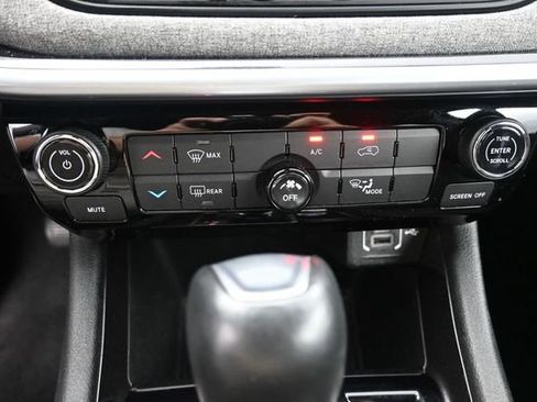 Used 2024 Jeep Compass Latitude AWD/4WD image 19
