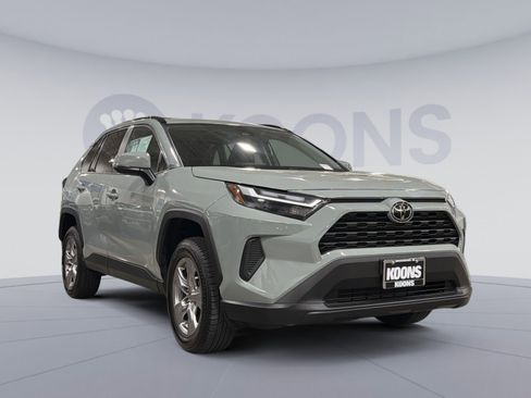 Used 2022 Toyota RAV4 XLE AWD/4WD image 10