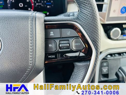 Used 2025 Toyota Sequoia Capstone AWD/4WD image 15