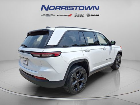Certified 2023 Jeep Grand Cherokee Altitude AWD/4WD image 6