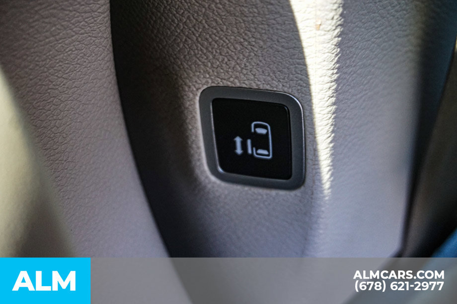 Used 2023 Chrysler Pacifica Touring-L FWD image 35