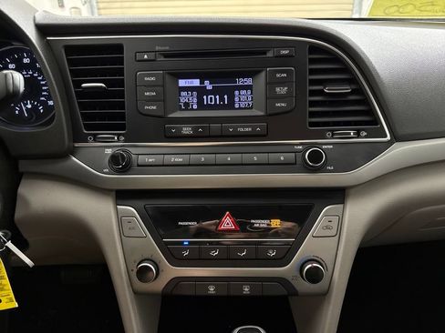 Used 2018 Hyundai Elantra SE image 15