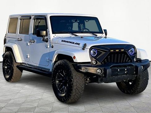 Used 2017 Jeep Wrangler Unlimited Sahara image 2