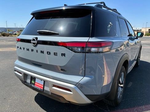 Certified 2024 Nissan Pathfinder SL w/ Black Appearance Package FWD image 6