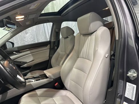 Used 2018 Honda Accord Touring image 24