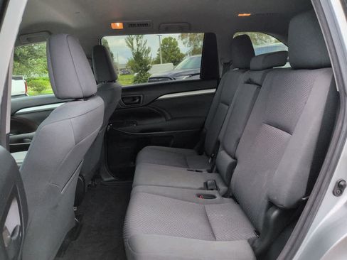 Certified 2018 Toyota Highlander LE FWD image 14