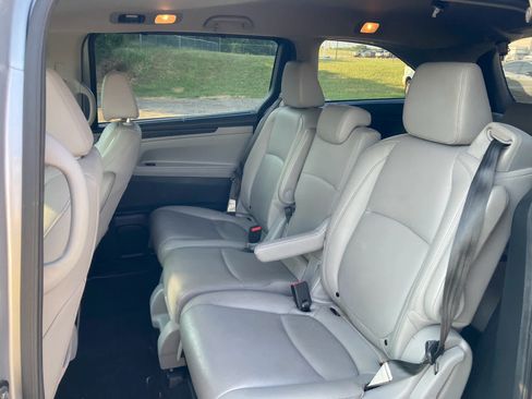 Used 2023 Honda Odyssey EX-L image 4