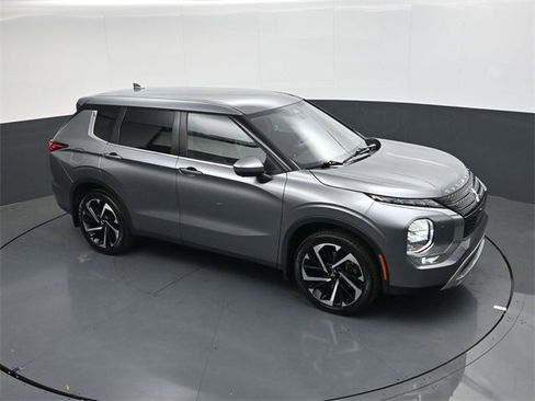 Used 2023 Mitsubishi Outlander SE image 24