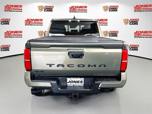 Certified 2024 Toyota Tacoma TRD Sport w/ TRD Sport Premium Package AWD/4WD image 18