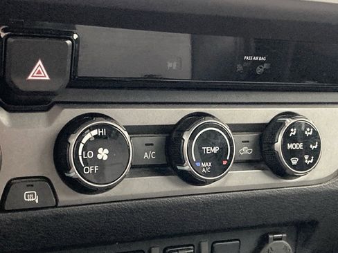 Used 2018 Toyota Tacoma TRD Sport w/ Technology Package image 23