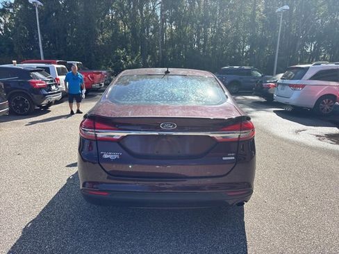 Used 2017 Ford Fusion SE w/ Fusion SE Technology Package image 5