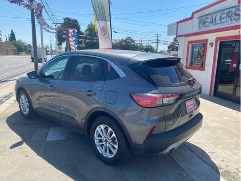 Used 2021 Ford Escape SE FWD image 3