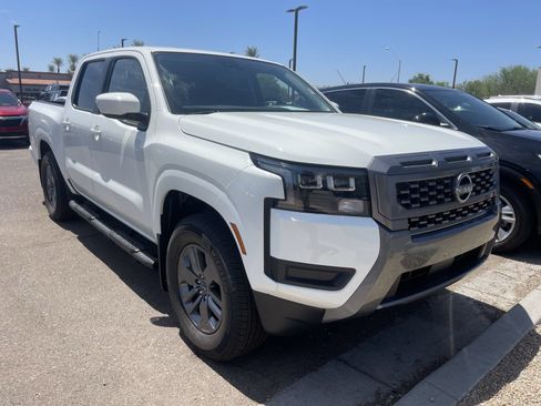 Used 2026 Nissan Frontier SV w/ Tow Package RWD image 8