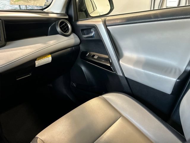 Used 2016 Toyota RAV4 Limited AWD/4WD image 22