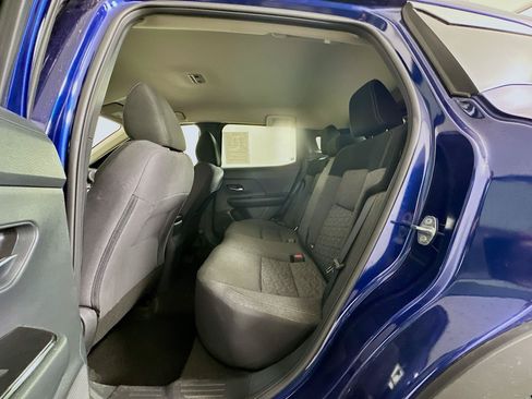 Used 2025 Nissan Kicks SV AWD/4WD image 27