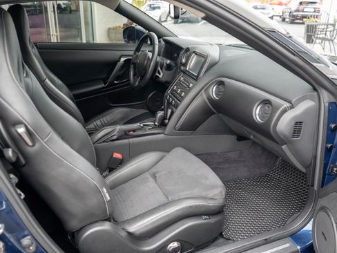 Used 2014 Nissan GT-R Premium image 26