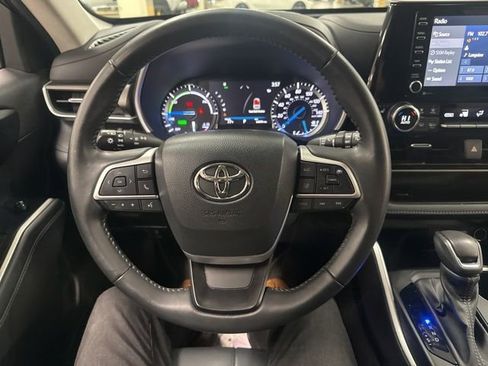 Used 2022 Toyota Highlander XLE image 30