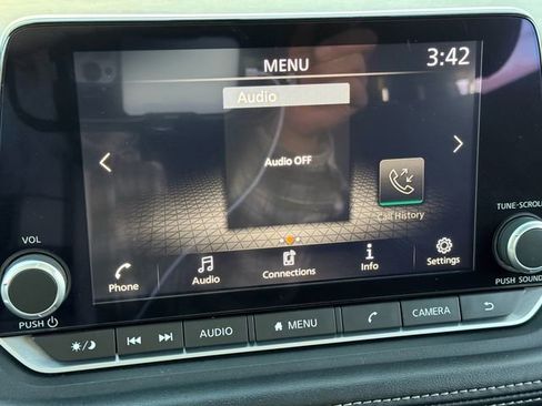 Used 2023 Nissan Rogue S image 15