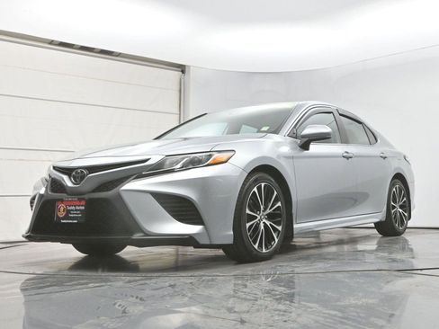 Used 2020 Toyota Camry SE FWD image 26