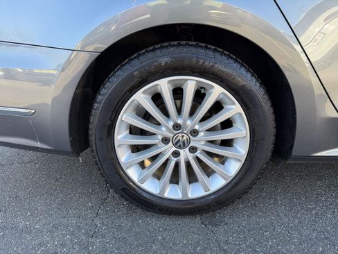 Used 2017 Volkswagen Passat 1.8T SE image 9