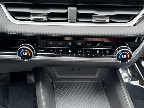 Used 2025 Chevrolet Equinox LT w/ Convenience Package II image 30