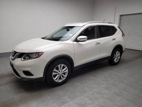 Used 2016 Nissan Rogue SV image 2