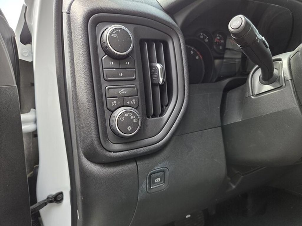 Used 2026 Chevrolet Silverado 2500 Custom w/ Custom Convenience Package AWD/4WD image 10