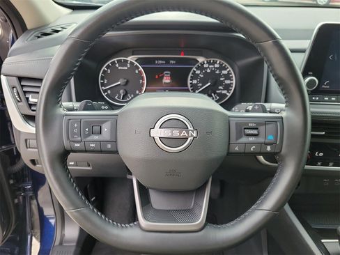 Used 2025 Nissan Rogue SV image 18